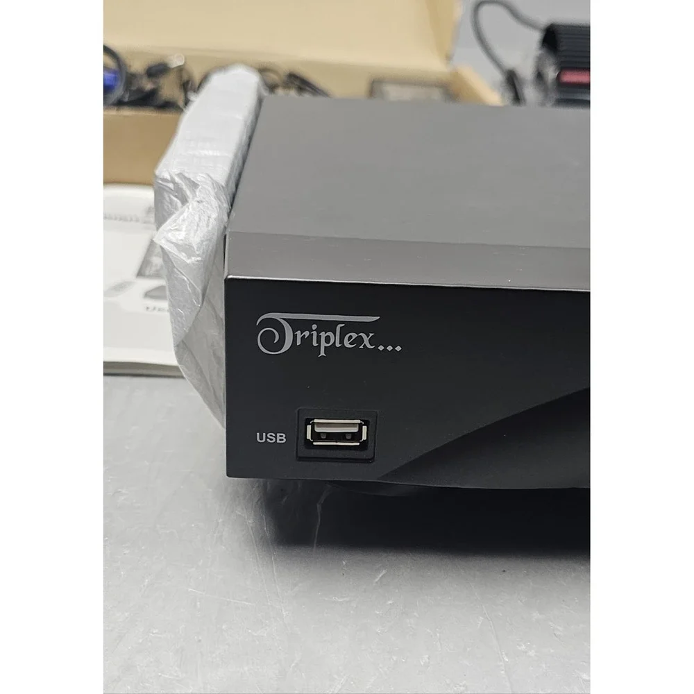 Triplex Network 4 Channel DVR Video Recoder PXWDVR723J-1360 with 3 Cameras